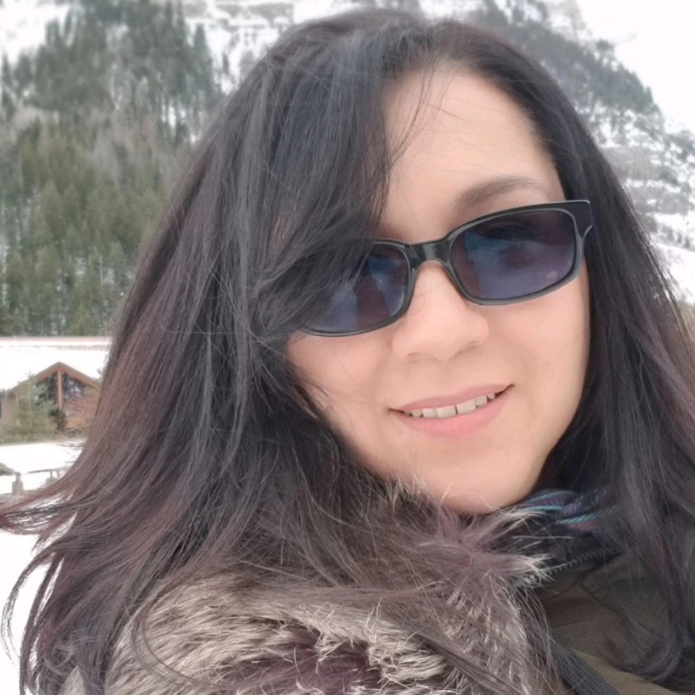 Meet your Posher, Claudia